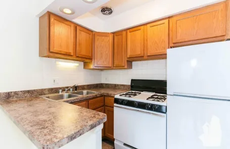 1 Bedroom Lakeview Apartment