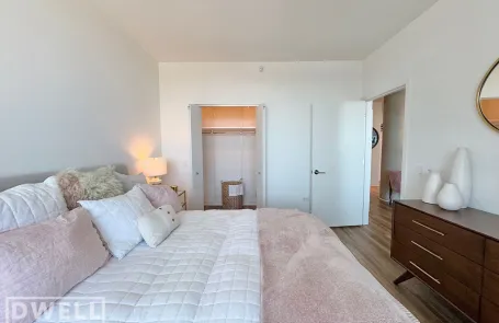 2 Bedroom Lincoln Park Apartment