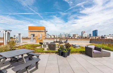 2 Bedroom Bronzeville Apartment