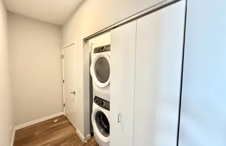 2 Bedroom Ravenswood Apartment