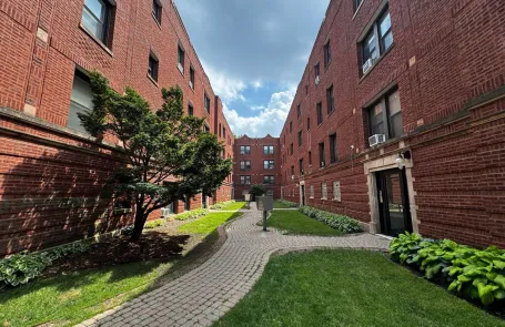 1 Bedroom Rogers Park Apartment
