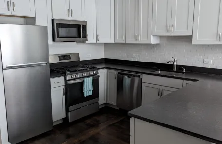 1 Bedroom Lakeview Apartment