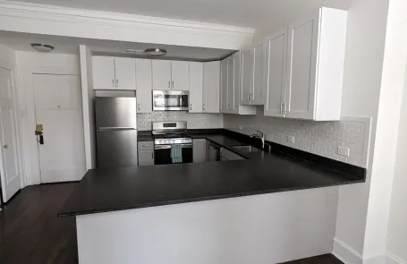 1 Bedroom Lakeview Apartment