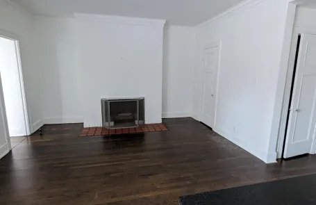 1 Bedroom Lakeview Apartment