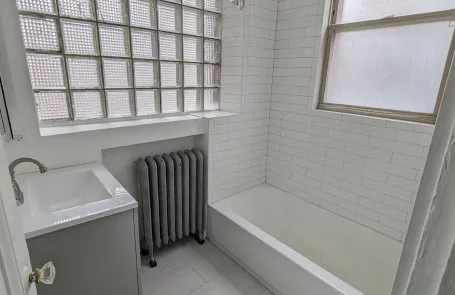 1 Bedroom Lakeview Apartment