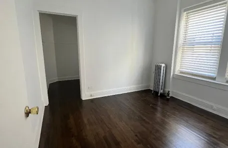 1 Bedroom Lakeview Apartment