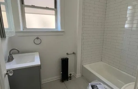 1 Bedroom Lakeview Apartment
