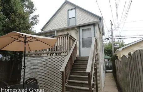 3 Bedroom Roscoe Village Apartment