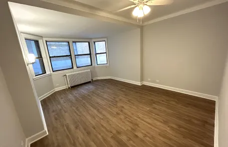 1 bedroom Lakeview Apartment