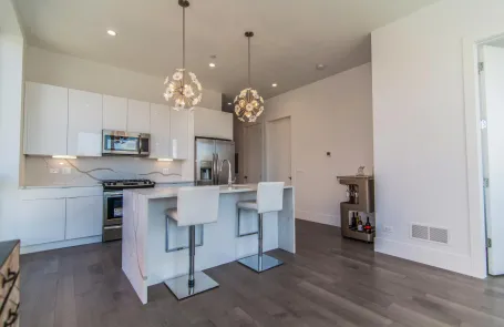 2 Bedroom Bucktown Apartment