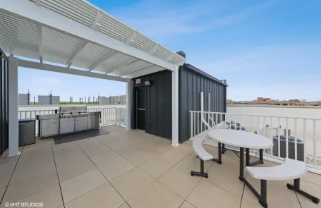 2 Bedroom Bucktown Apartment