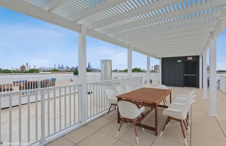2 Bedroom Bucktown Apartment