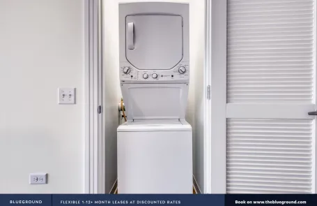 2 Bedroom West Loop Apartment