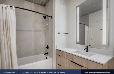 2 Bedroom West Loop Apartment