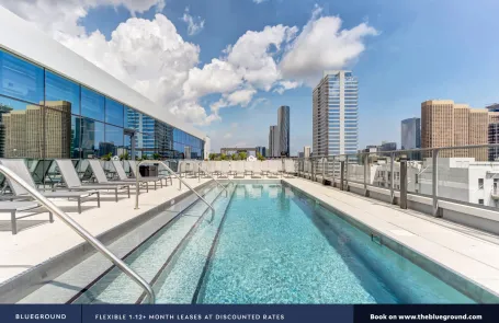 2 Bedroom West Loop Apartment