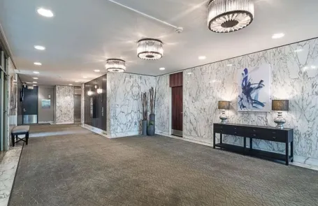 1 Bedroom Lakeview Apartment