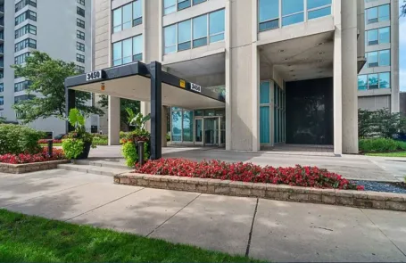 1 Bedroom Lakeview Apartment