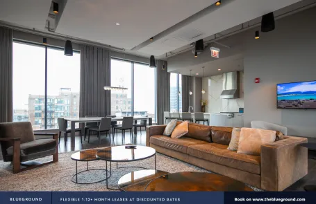 2 Bedroom West Loop Apartment