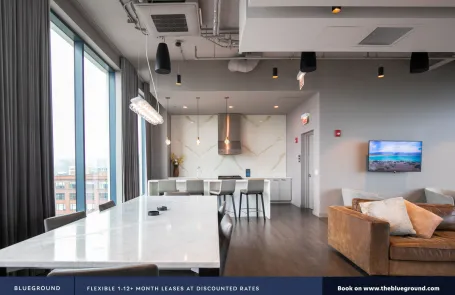2 Bedroom West Loop Apartment