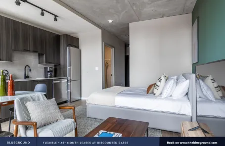 Studio West Loop Apartment