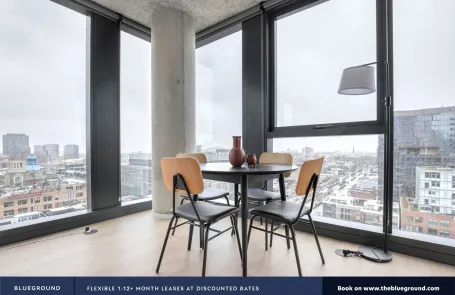 2 Bedroom West Loop Apartment