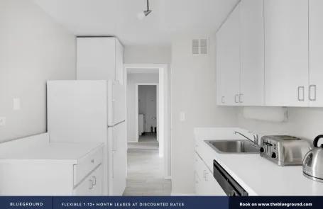 1 Bedroom Lakeview Apartment