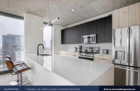 2 Bedroom West Loop Apartment