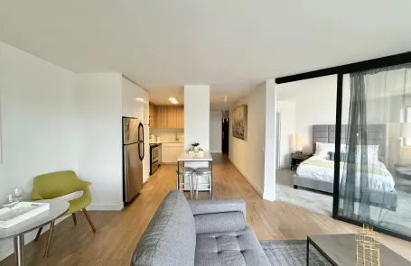 1 bedroom Lincoln Park Apartment