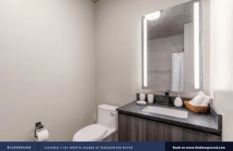 Studio West Loop Apartment