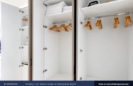 Studio Lincoln Park Apartment
