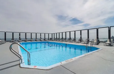 1 Bedroom Lakeview Apartment