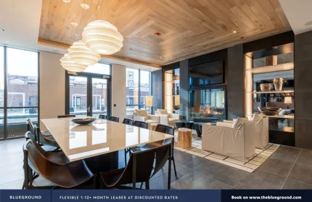 Studio West Loop Apartment