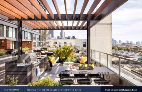 Studio West Loop Apartment