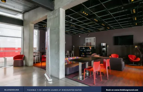 Studio Lincoln Park Apartment