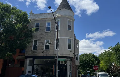 1 Bedroom Lincoln Park Apartment