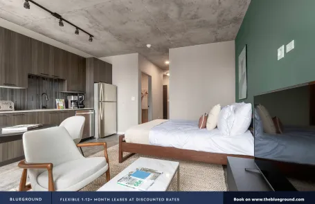Studio West Loop Apartment