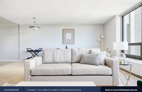 1 Bedroom Lakeview Apartment