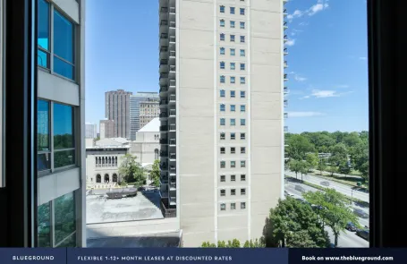 1 Bedroom Lakeview Apartment