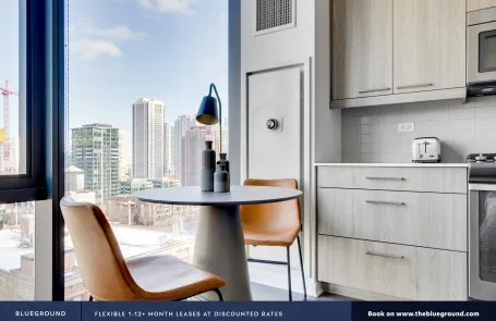 Studio West Loop Apartment