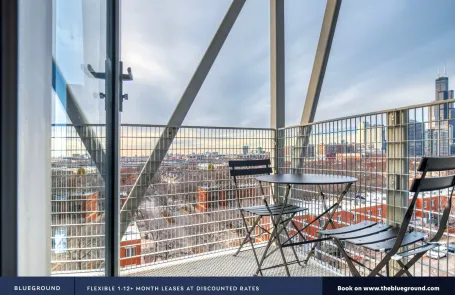 2 Bedroom South Loop Apartment