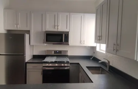 3 Bedroom Lakeview Apartment