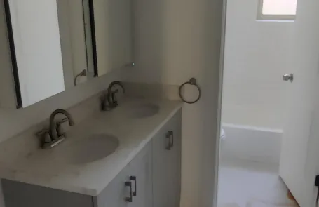 3 Bedroom Lakeview Apartment