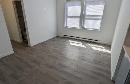 1 Bedroom Edgewater Apartment