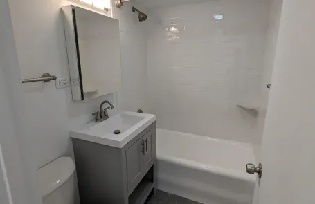 1 Bedroom Edgewater Apartment