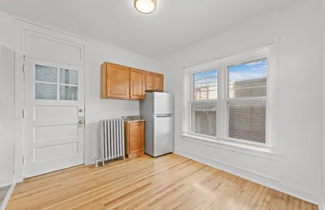 Studio-1 Bedroom Rogers Park Apartment