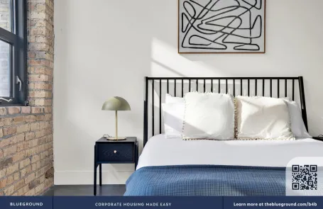 2 Bedroom Lincoln Park Apartment