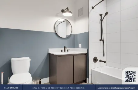 2 Bedroom Lincoln Park Apartment