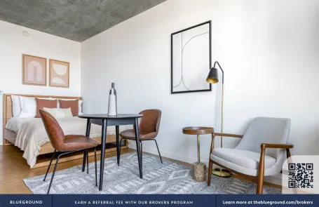 Studio Lincoln Park Apartment