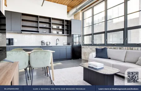2 Bedroom Lincoln Park Apartment