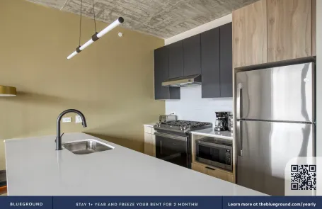 1 Bedroom West Loop Apartment